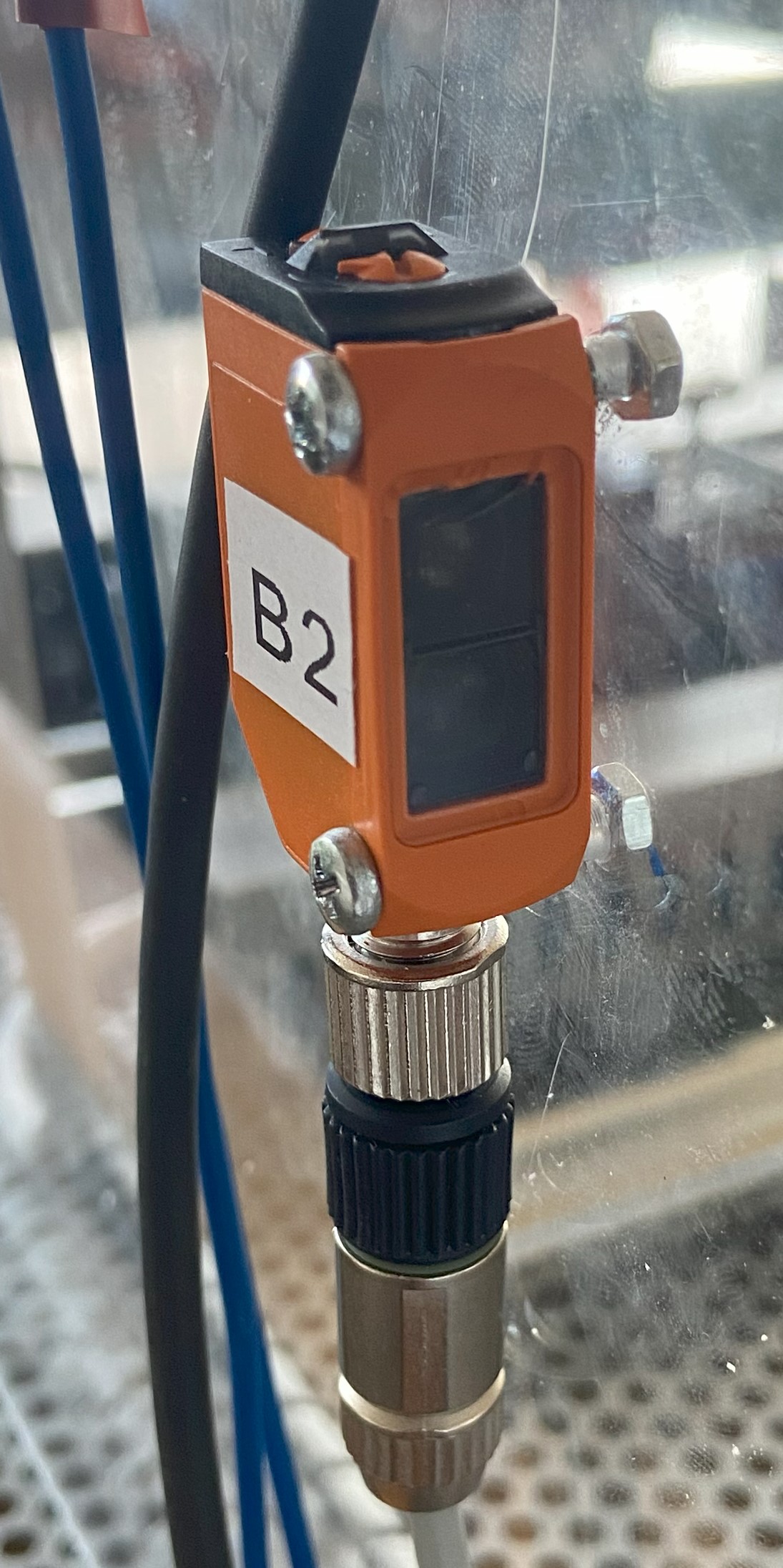 Endlagensensor an Wand montiert