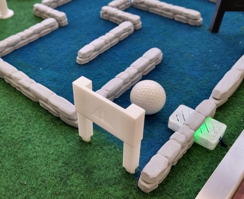 Tor mit Minigolf